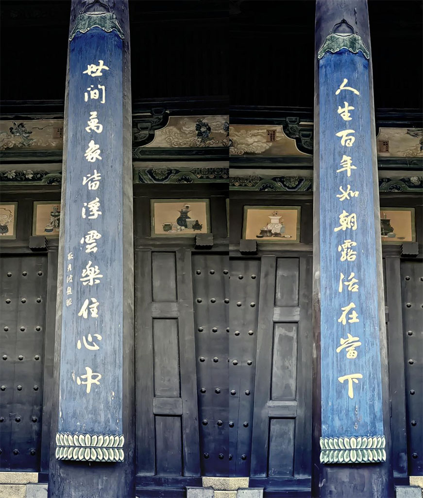 楹联欣赏:人生百年如朝露活在当下,世间万象皆浮云乐住心中